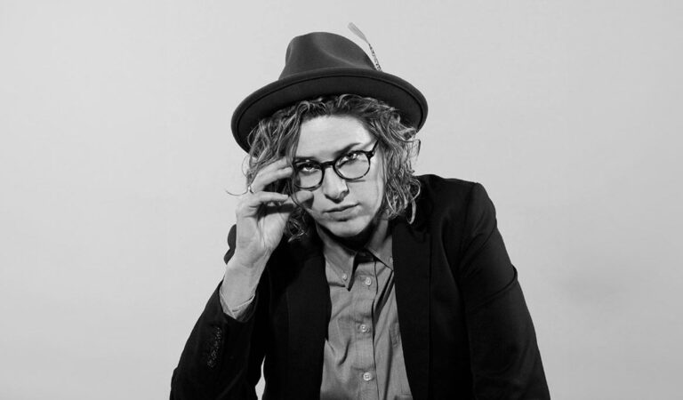 Chega de frases feitas! O verdadeiro significado por trás do branding no Dia Internacional da Mulher